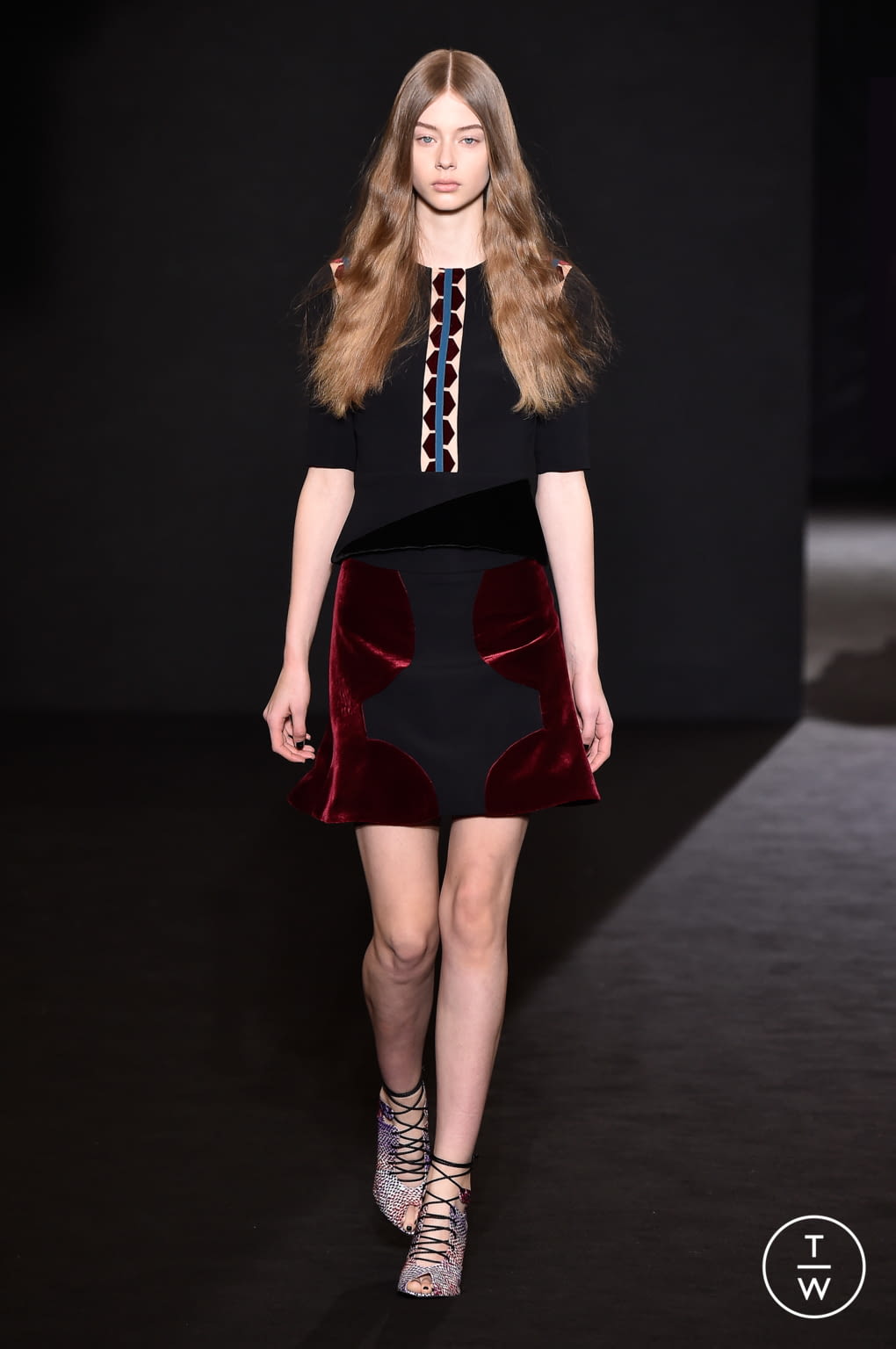 Fashion Week Paris Fall/Winter 2016 look 6 from the Roland Mouret collection womenswear