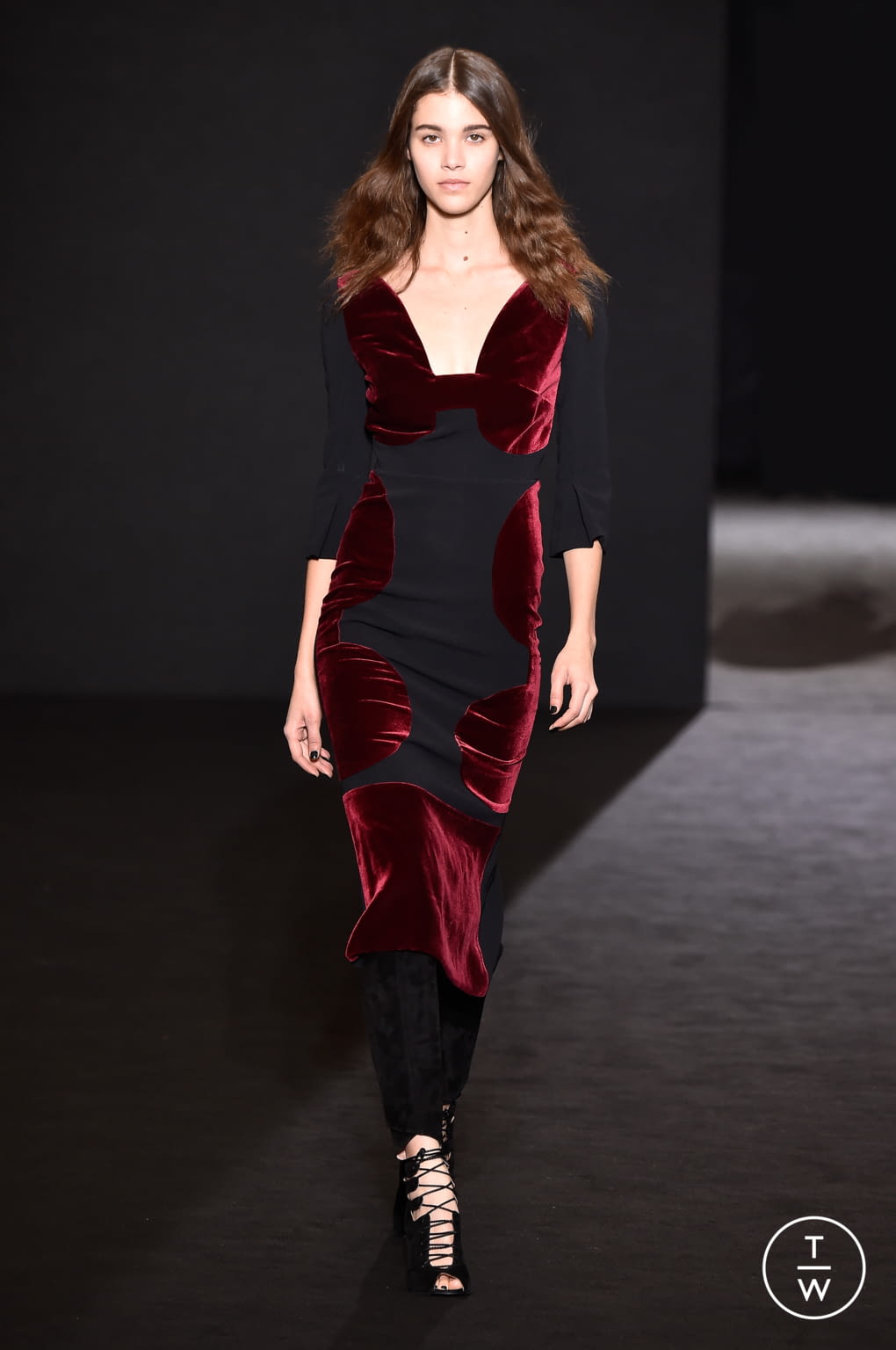 Fashion Week Paris Fall/Winter 2016 look 7 from the Roland Mouret collection 女装