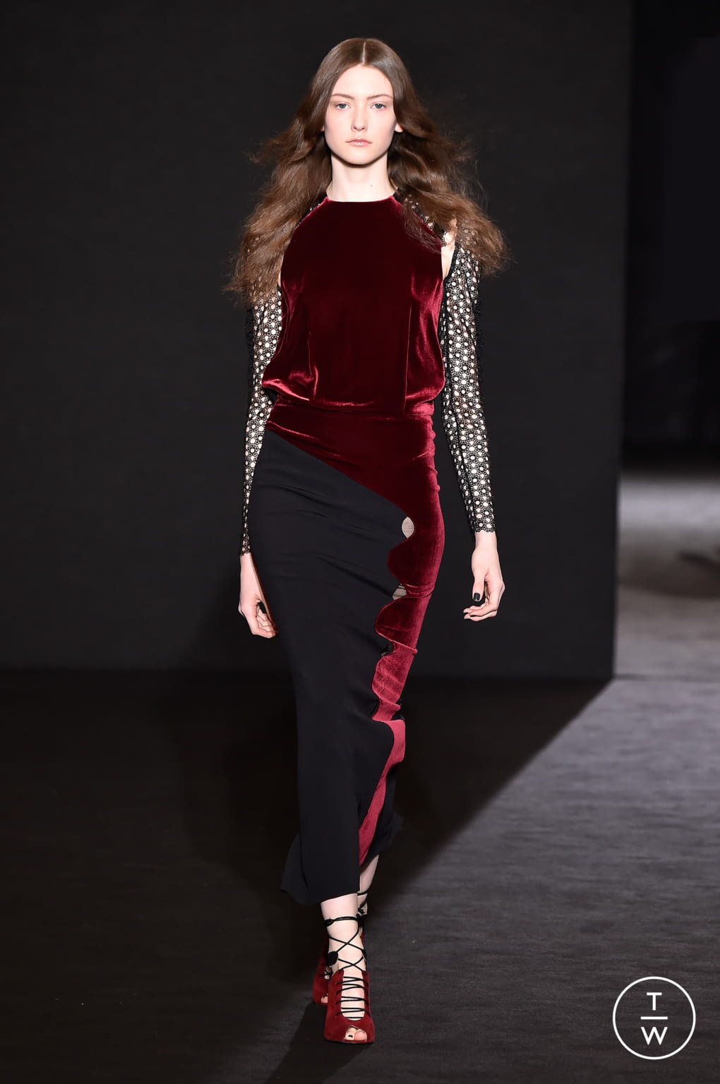Fashion Week Paris Fall/Winter 2016 look 8 from the Roland Mouret collection womenswear
