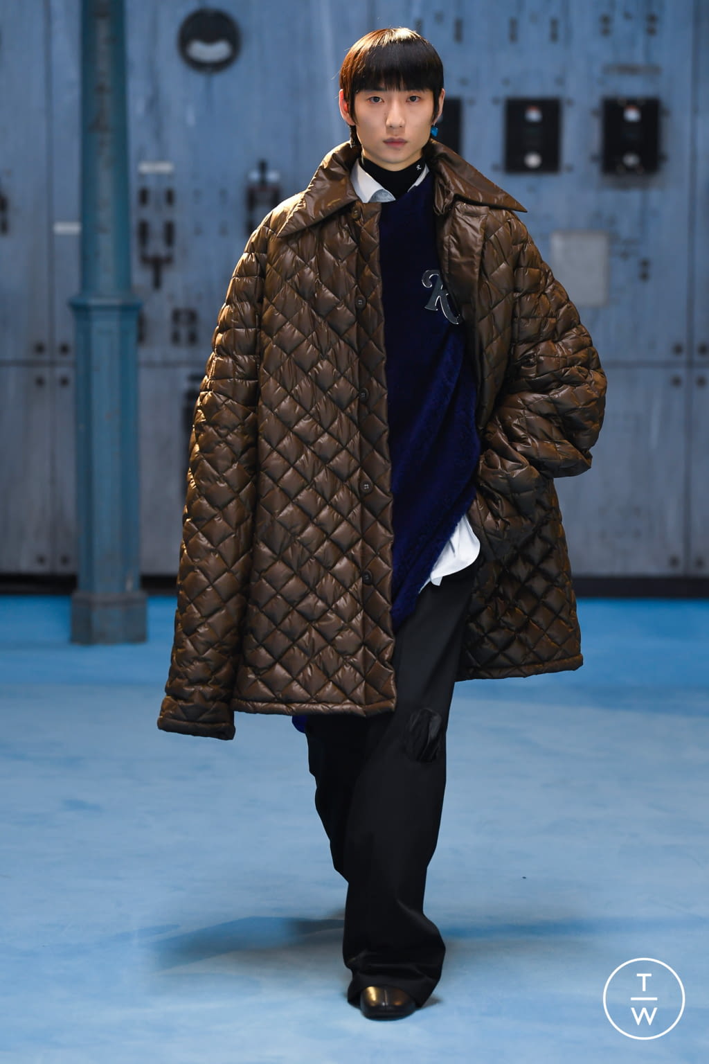 Fashion Week Paris Fall/Winter 2021 look 5 from the Raf Simons collection 女装
