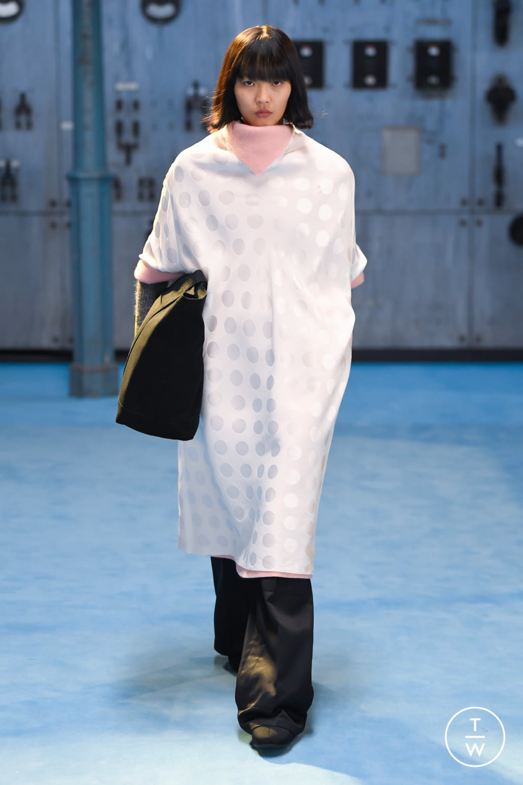 Fashion Week Paris Fall/Winter 2021 look 7 from the Raf Simons collection womenswear