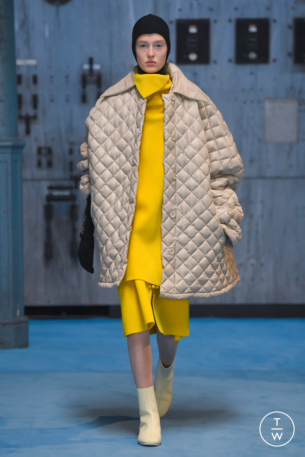 Fashion Week Paris Fall/Winter 2021 look 11 from the Raf Simons collection womenswear