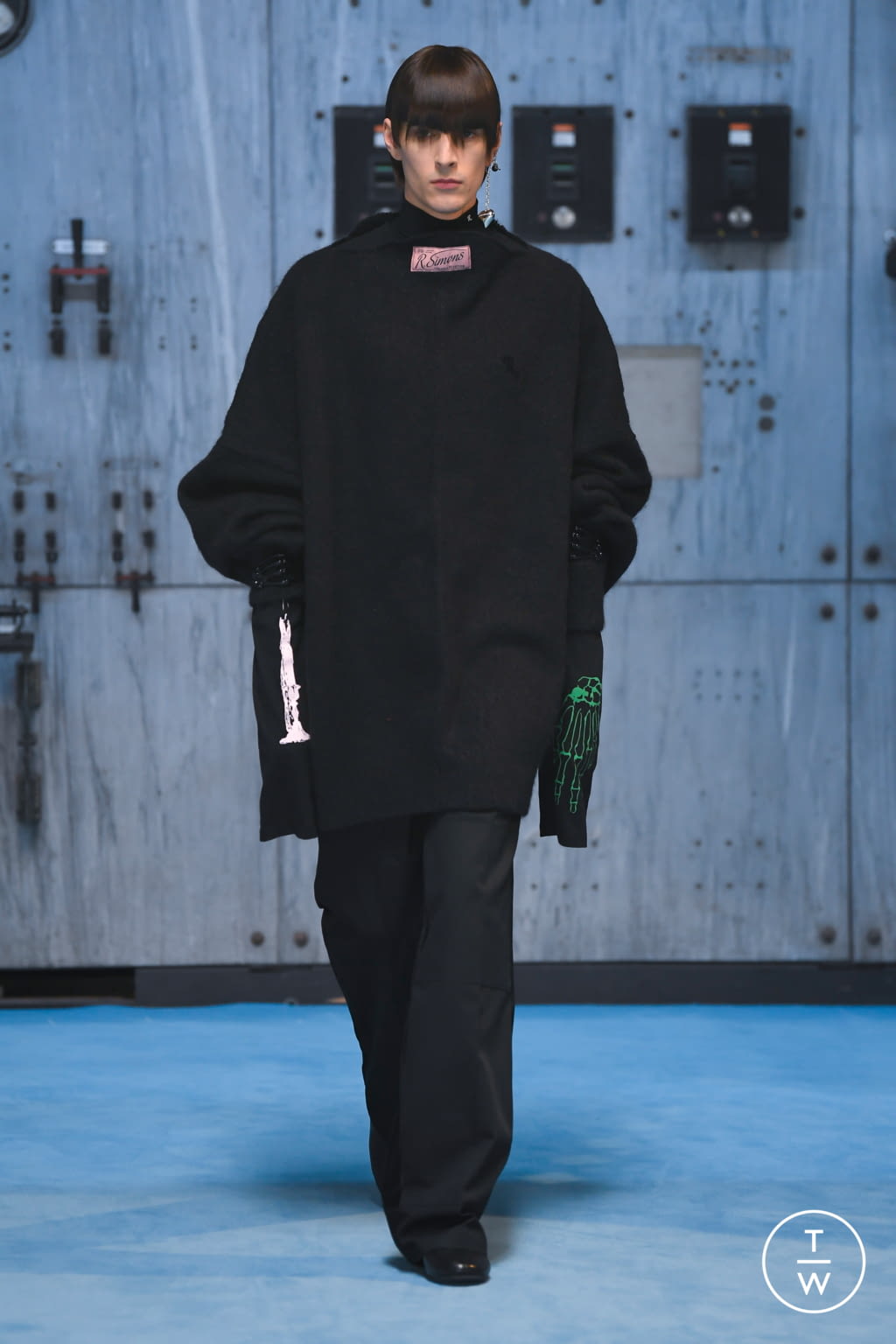 Fashion Week Paris Fall/Winter 2021 look 14 from the Raf Simons collection 女装