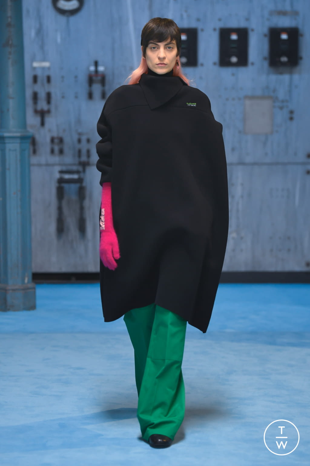 Fashion Week Paris Fall/Winter 2021 look 16 from the Raf Simons collection womenswear