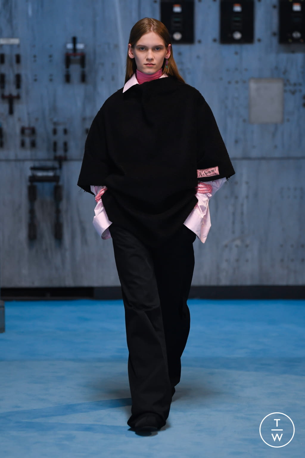 Fashion Week Paris Fall/Winter 2021 look 20 from the Raf Simons collection womenswear