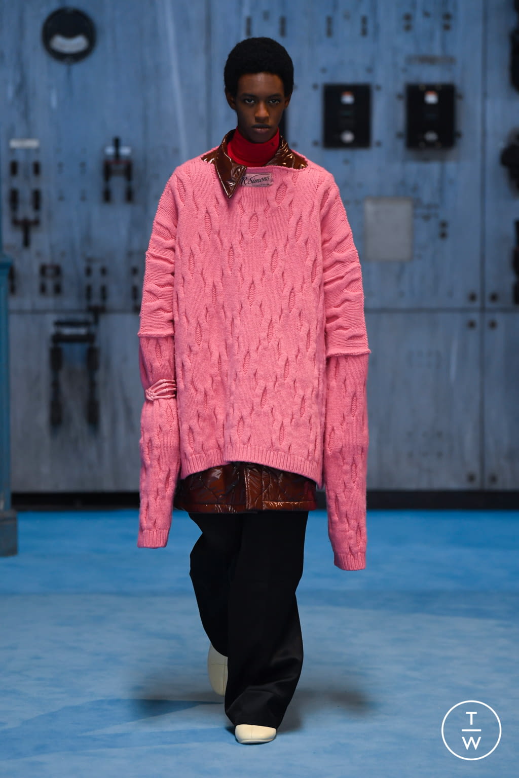 Fashion Week Paris Fall/Winter 2021 look 21 from the Raf Simons collection 女装