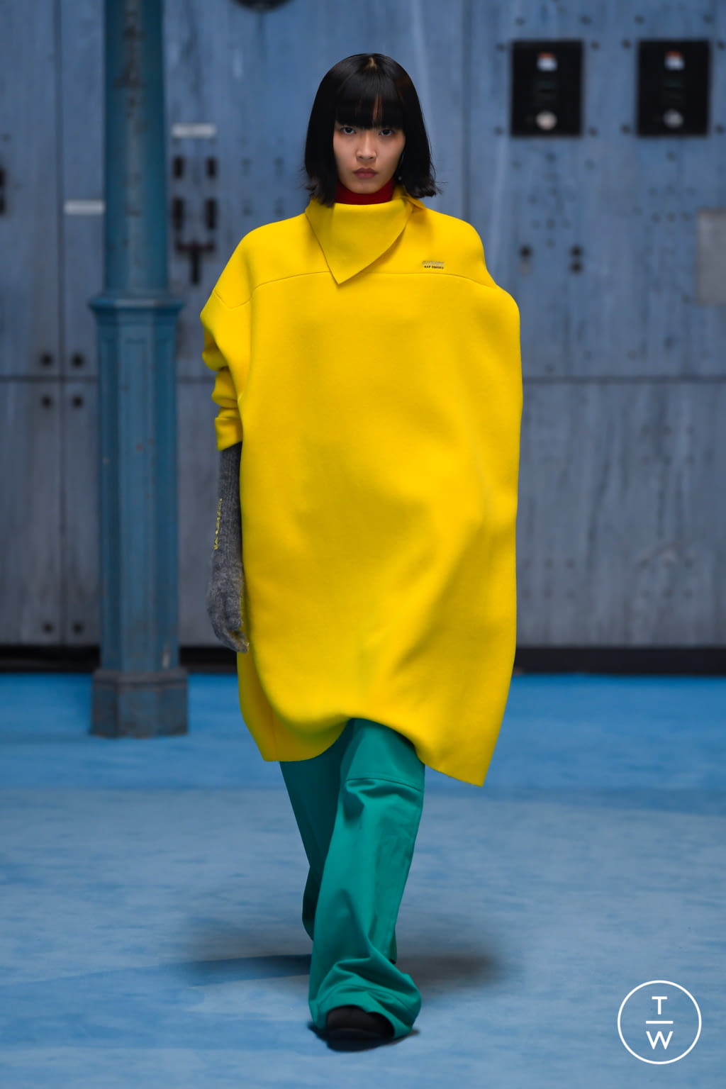 Fashion Week Paris Fall/Winter 2021 look 23 from the Raf Simons collection womenswear