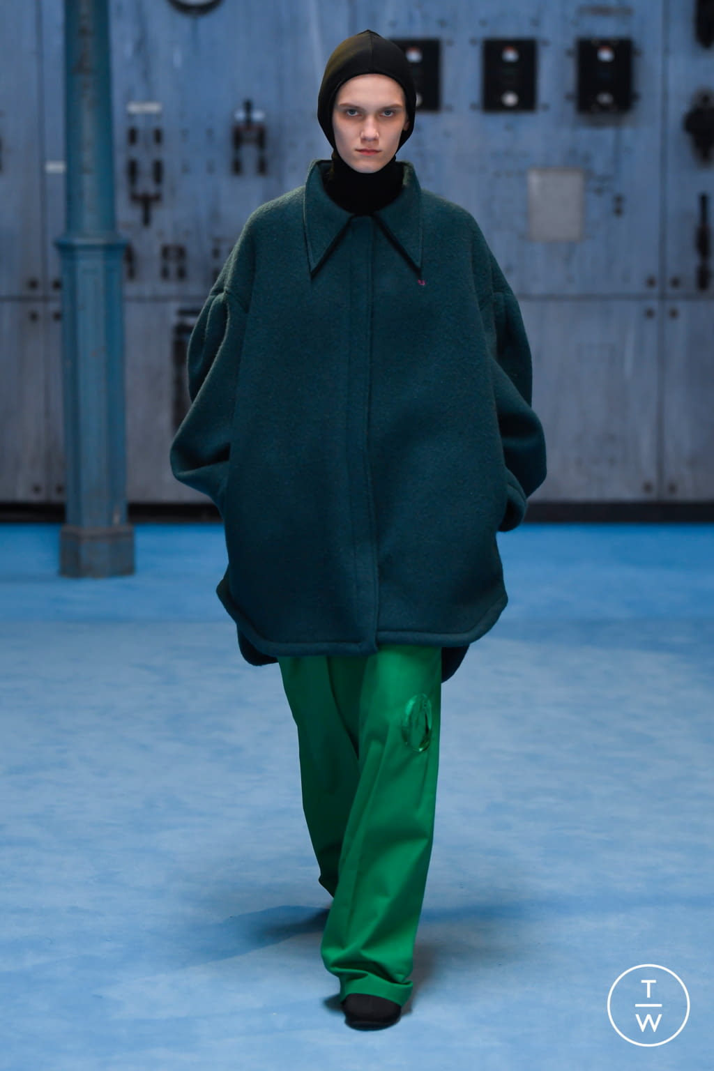 Fashion Week Paris Fall/Winter 2021 look 24 from the Raf Simons collection womenswear