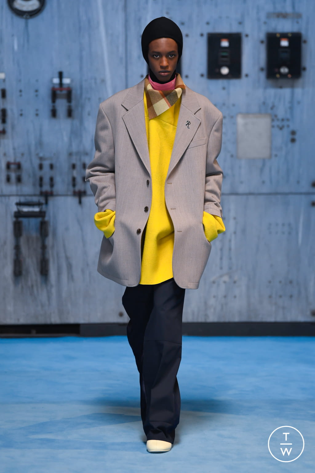 Fashion Week Paris Fall/Winter 2021 look 26 from the Raf Simons collection womenswear