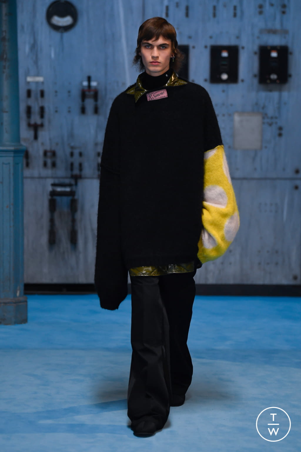 Fashion Week Paris Fall/Winter 2021 look 28 from the Raf Simons collection womenswear
