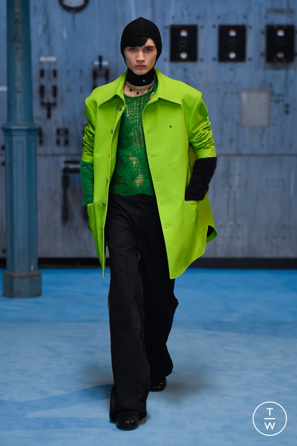 Fashion Week Paris Fall/Winter 2021 look 40 from the Raf Simons collection womenswear