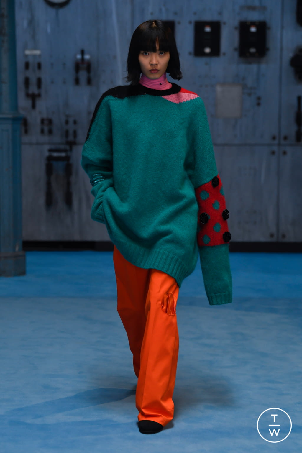 Fashion Week Paris Fall/Winter 2021 look 44 from the Raf Simons collection 女装