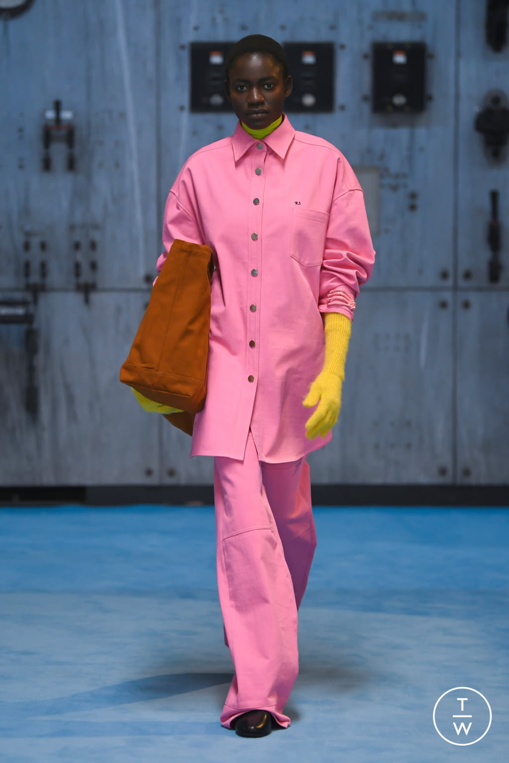 Fashion Week Paris Fall/Winter 2021 look 45 from the Raf Simons collection womenswear