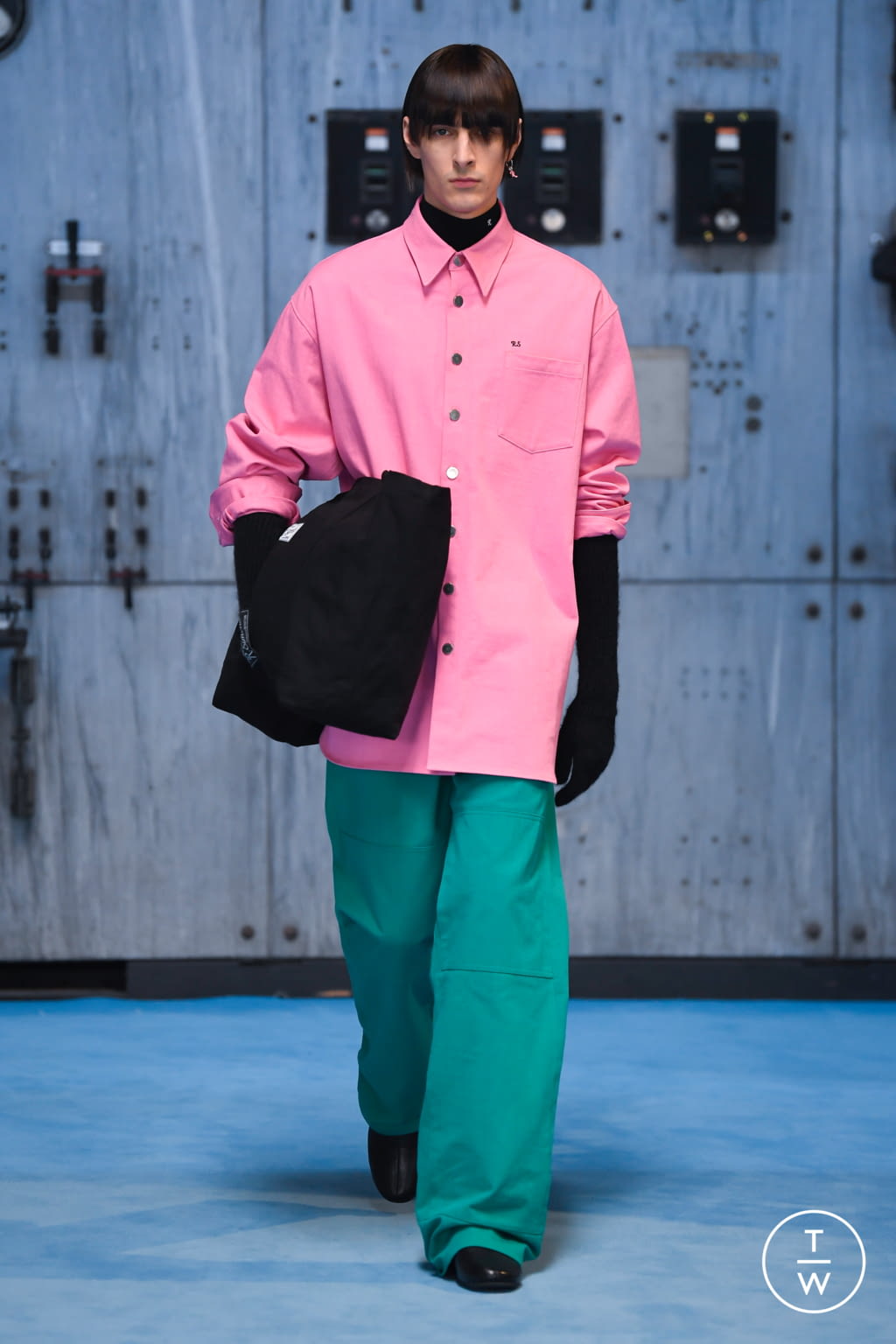 Fashion Week Paris Fall/Winter 2021 look 47 from the Raf Simons collection 女装