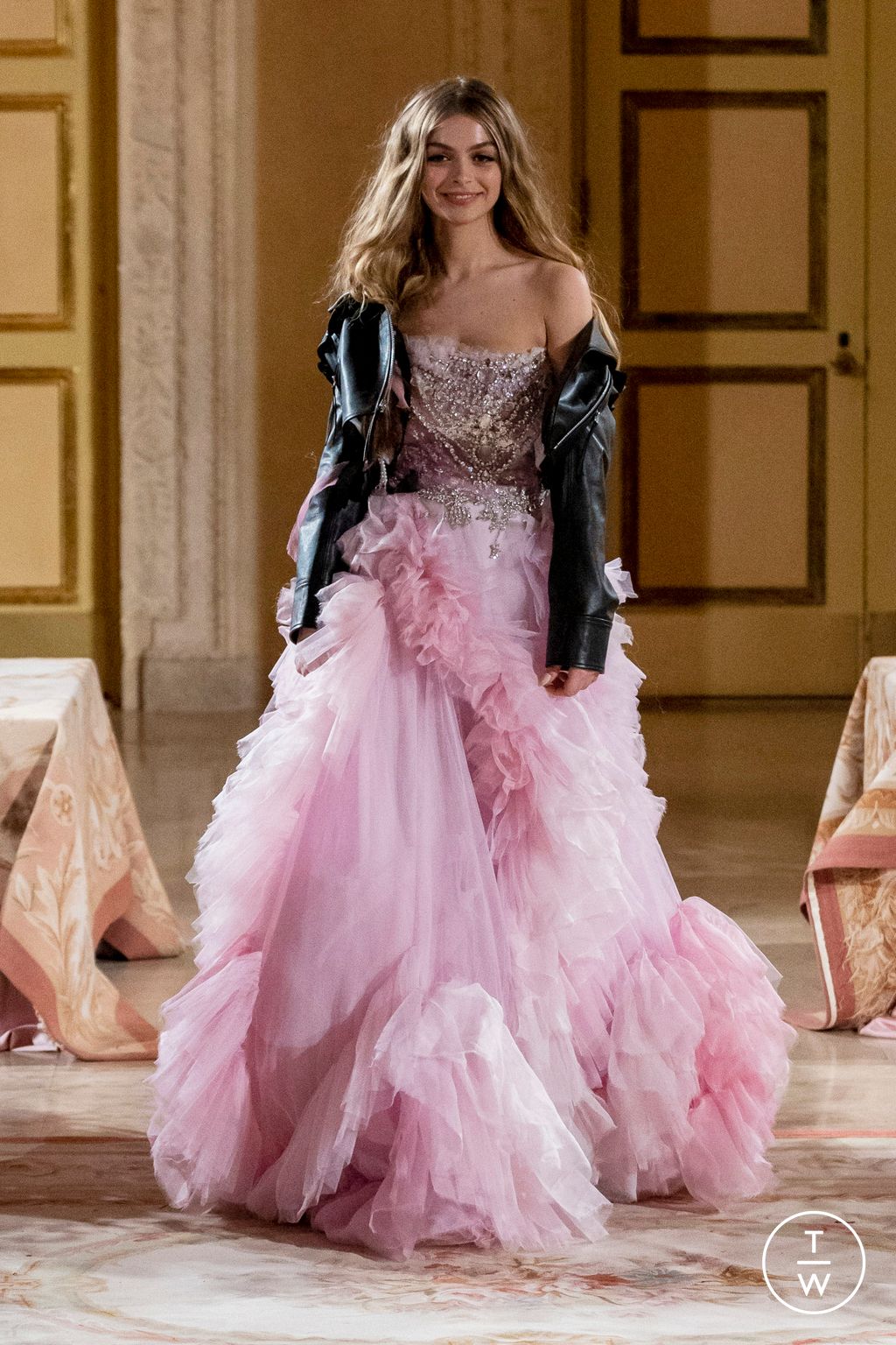 Fashion Week New York Fall/Winter 2023 look 33 from the LoveShackFancy collection 女装