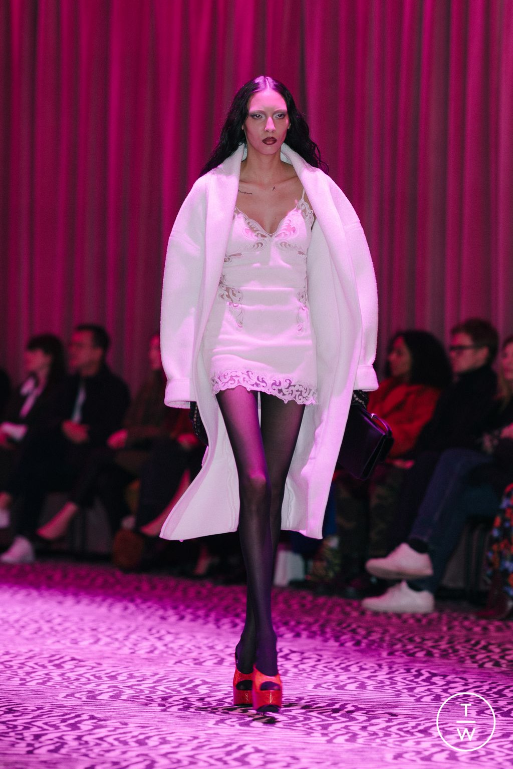 Fashion Week New York Fall/Winter 2023 look 24 from the Alexander Wang collection 女装