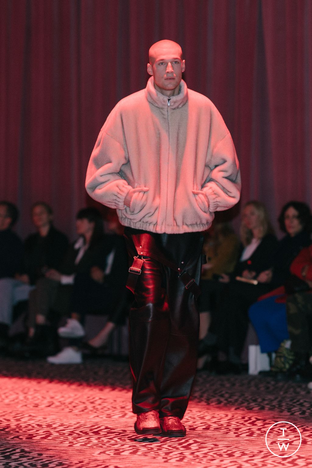 Fashion Week New York Fall/Winter 2023 look 38 from the Alexander Wang collection 女装