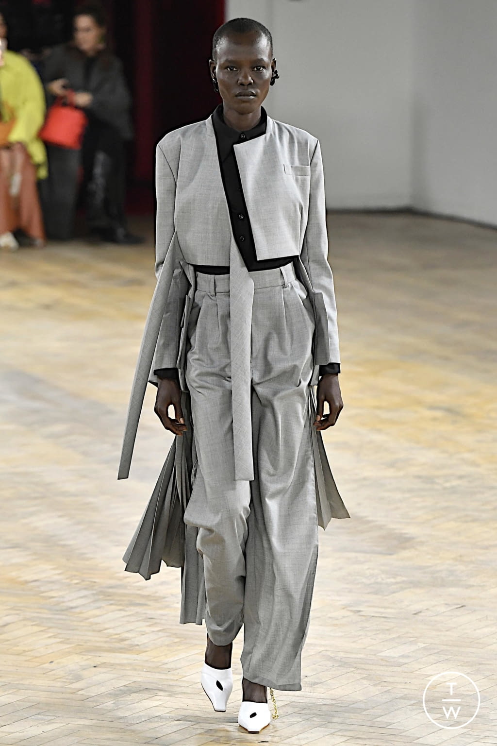 Fashion Week London Fall/Winter 2020 look 1 from the A.W.A.K.E MODE collection womenswear
