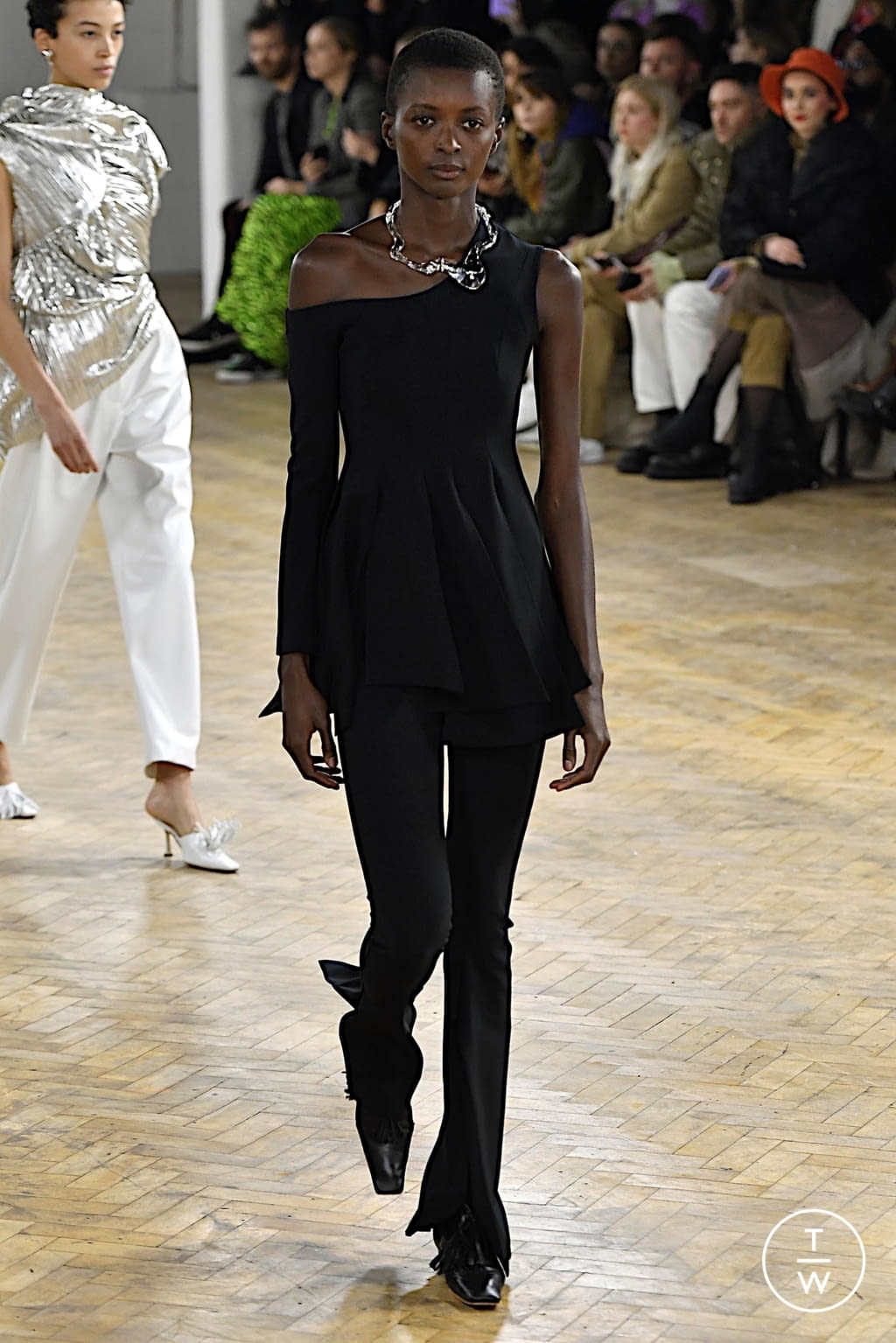 Fashion Week London Fall/Winter 2020 look 4 from the A.W.A.K.E MODE collection womenswear