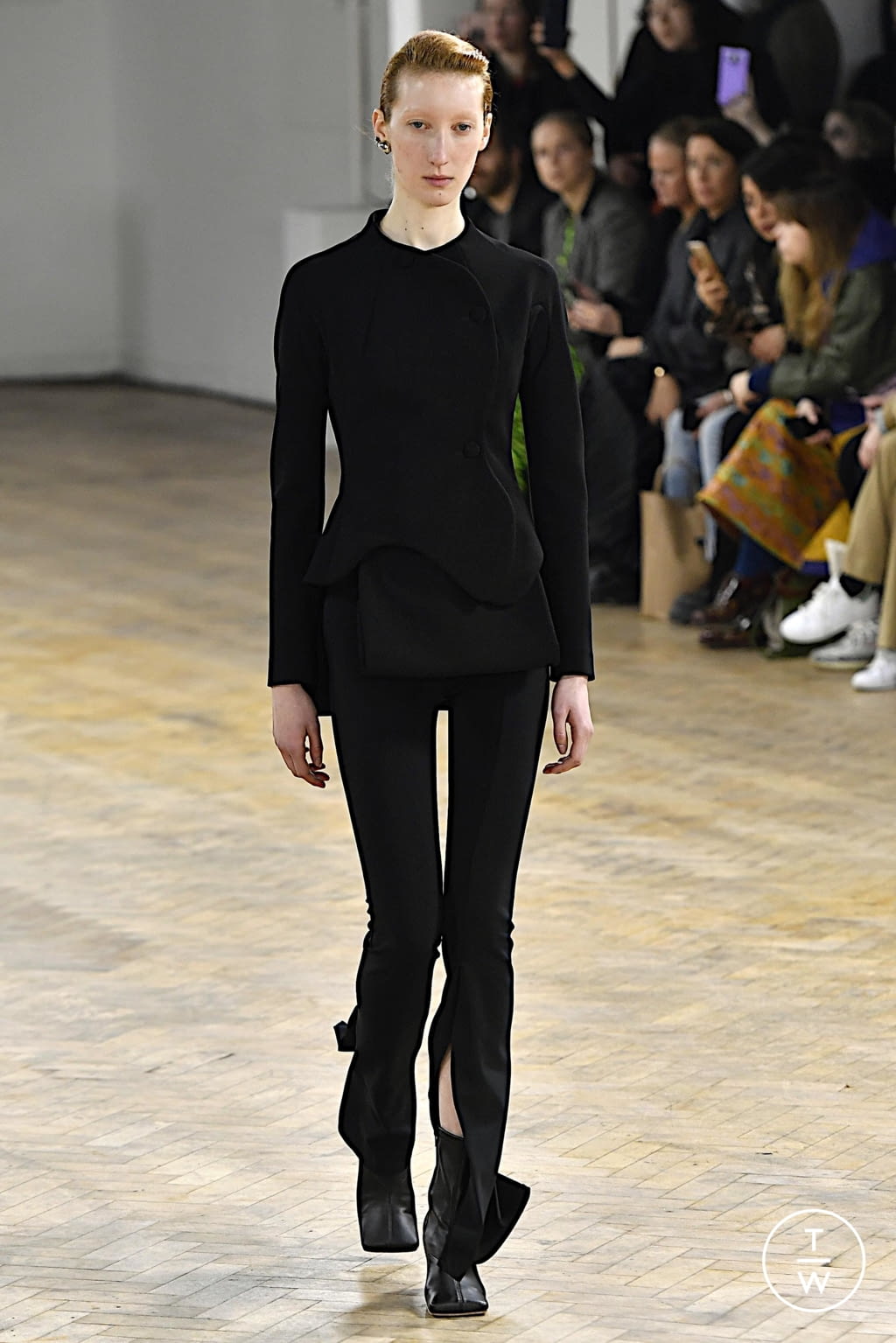 Fashion Week London Fall/Winter 2020 look 8 from the A.W.A.K.E MODE collection womenswear
