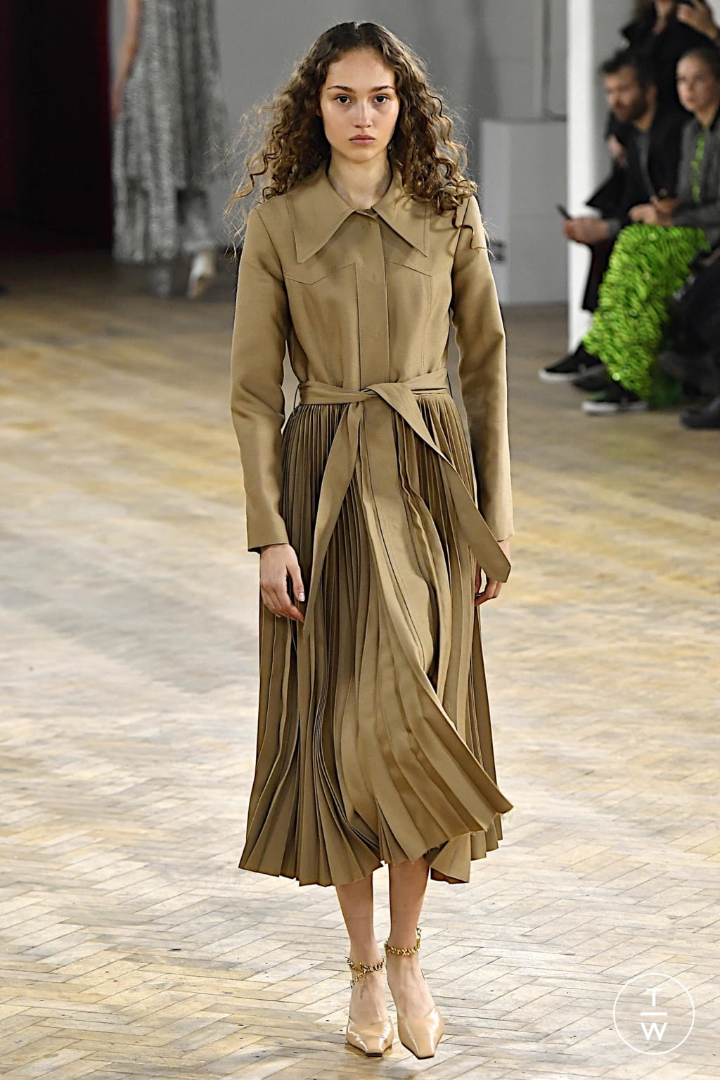 Fashion Week London Fall/Winter 2020 look 21 from the A.W.A.K.E MODE collection womenswear