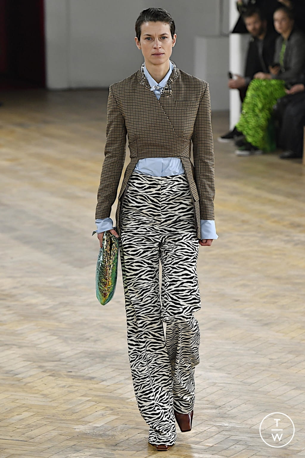 Fashion Week London Fall/Winter 2020 look 44 de la collection A.W.A.K.E MODE womenswear
