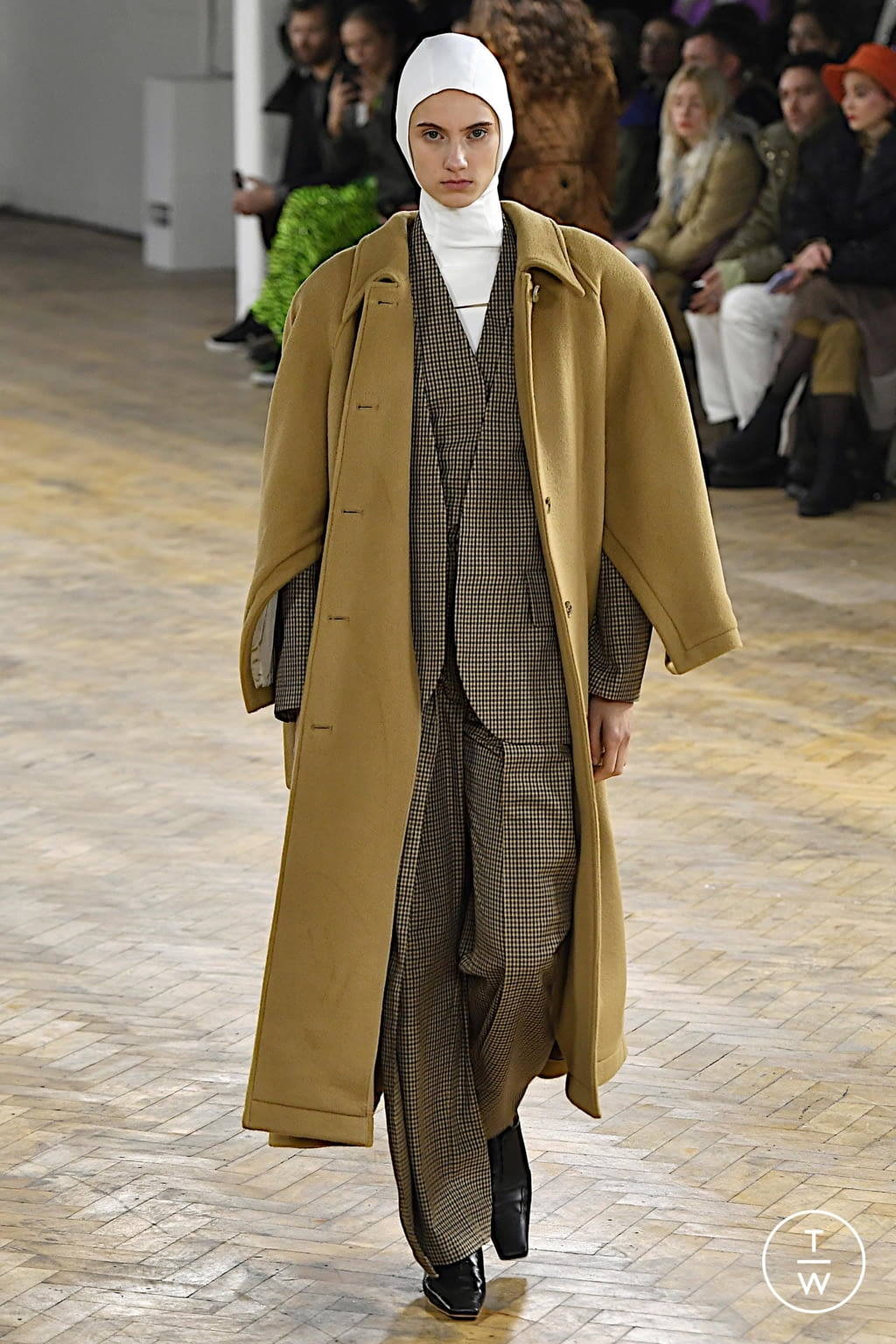 Fashion Week London Fall/Winter 2020 look 43 from the A.W.A.K.E MODE collection womenswear
