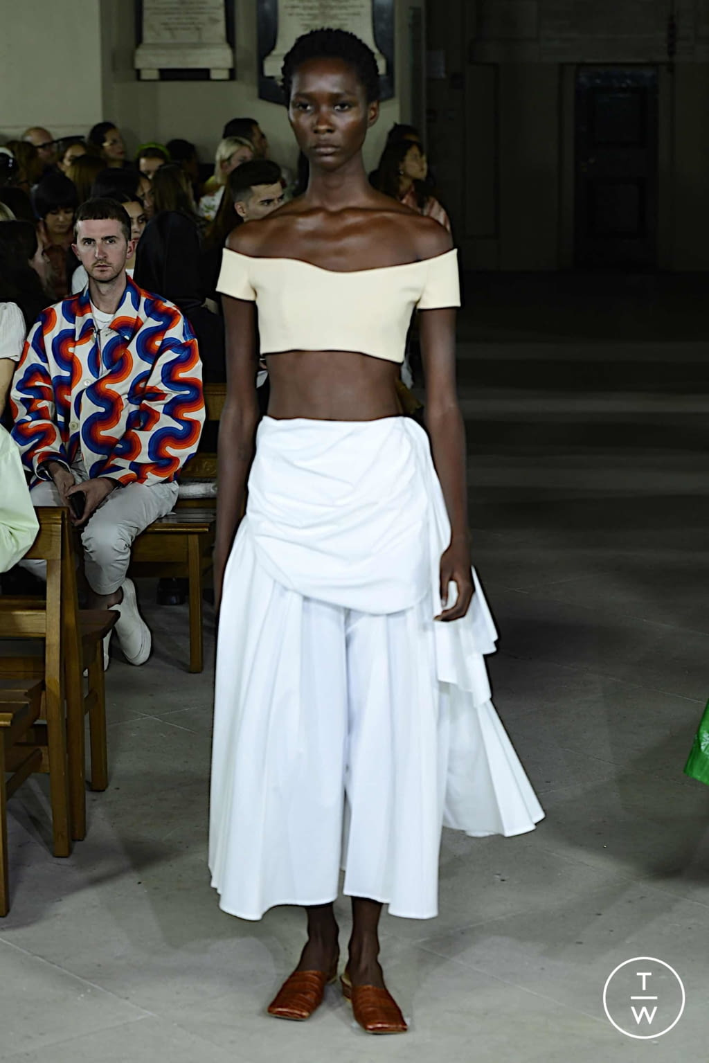 Fashion Week London Spring/Summer 2020 look 17 from the A.W.A.K.E MODE collection 女装