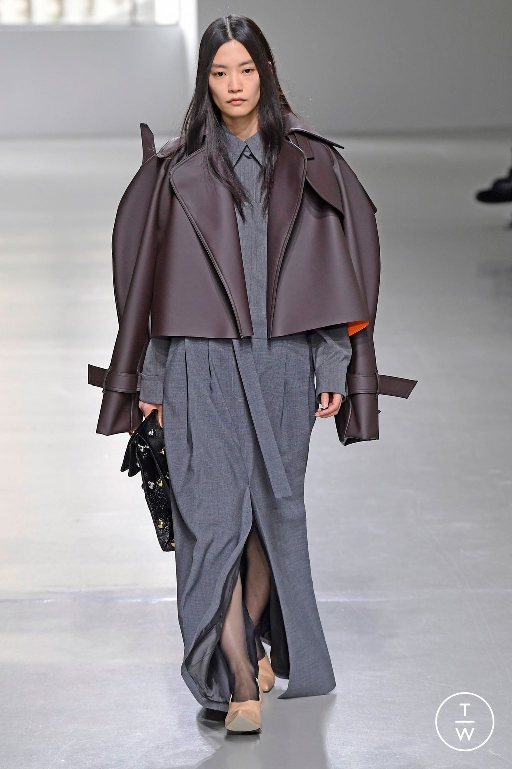 Fashion Week Paris Fall/Winter 2023 look 1 from the A.W.A.K.E MODE collection womenswear