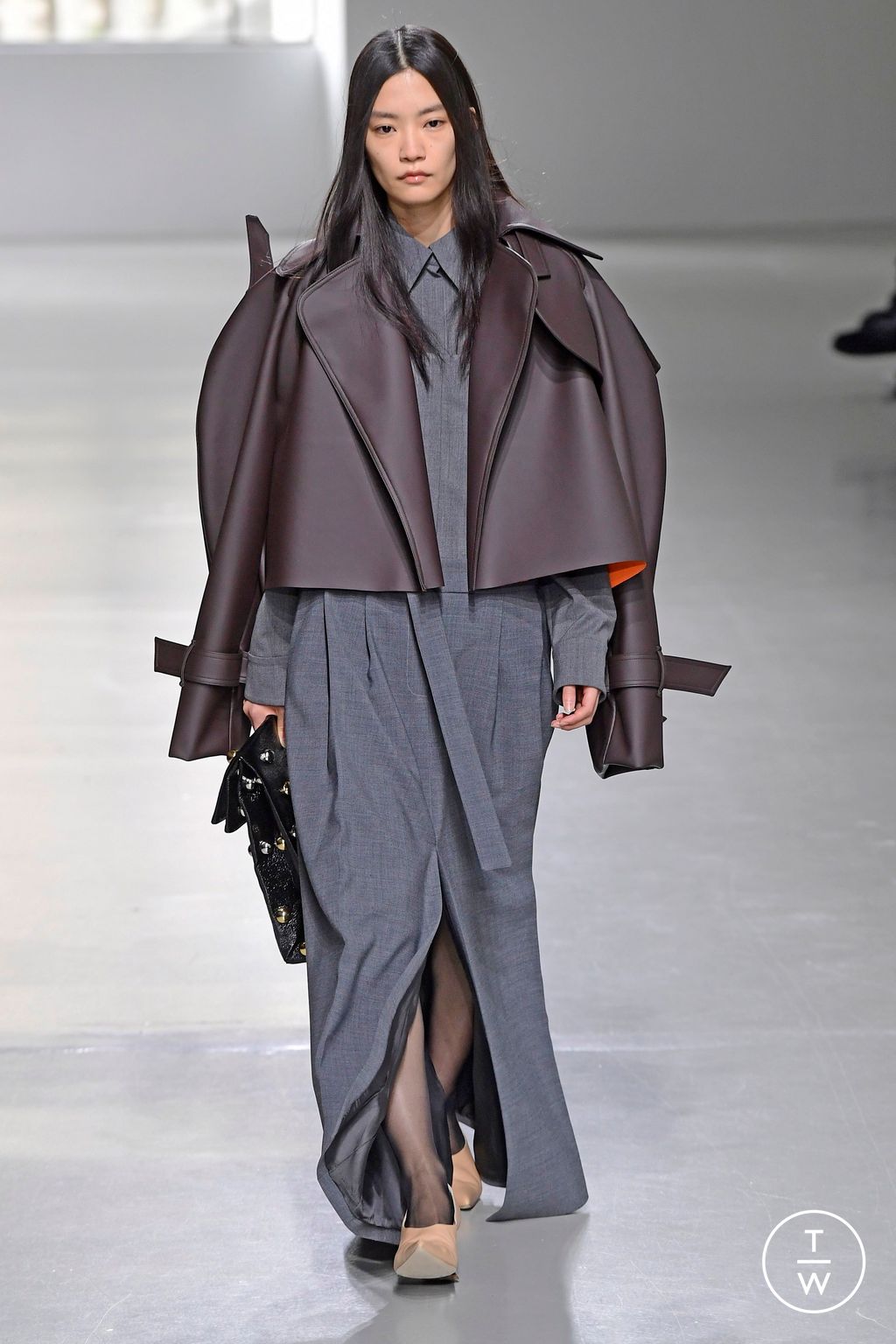 Fashion Week Paris Fall/Winter 2023 look 1 de la collection A.W.A.K.E MODE womenswear