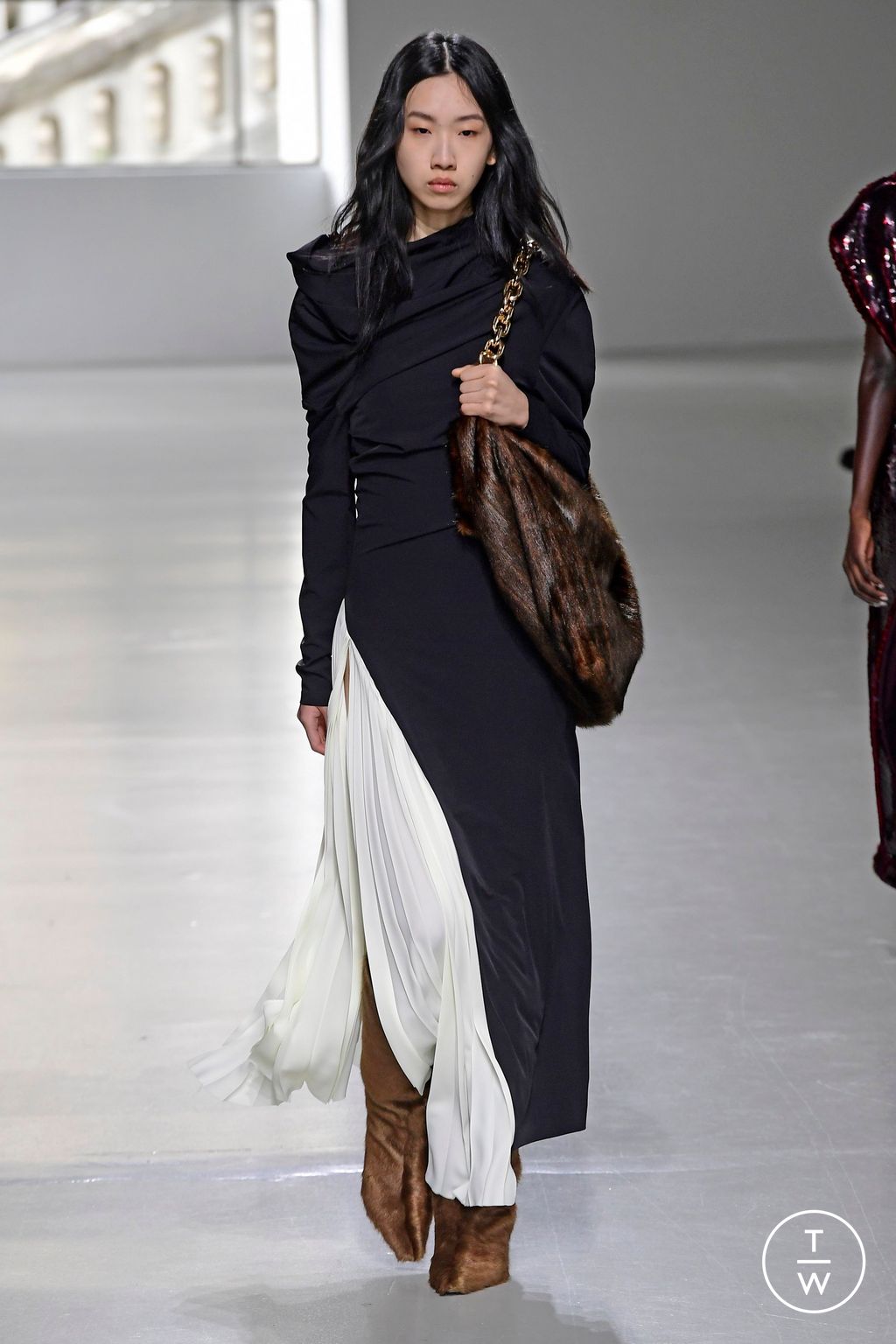 Fashion Week Paris Fall/Winter 2023 look 3 from the A.W.A.K.E MODE collection womenswear