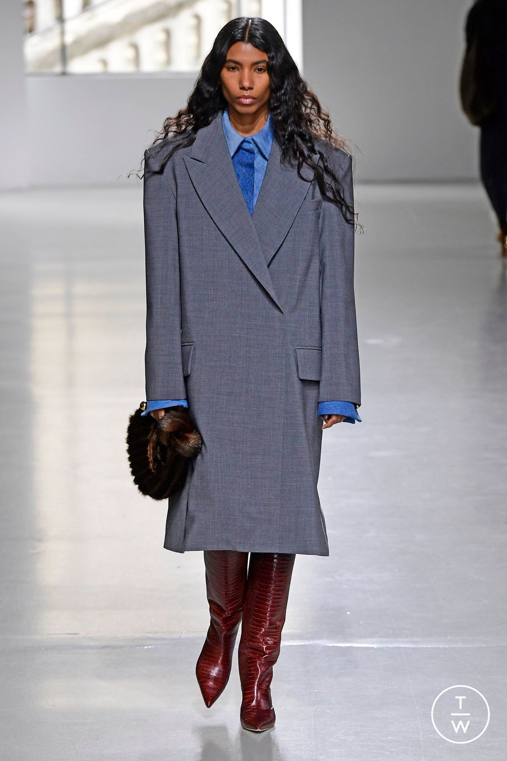 Fashion Week Paris Fall/Winter 2023 look 4 from the A.W.A.K.E MODE collection womenswear
