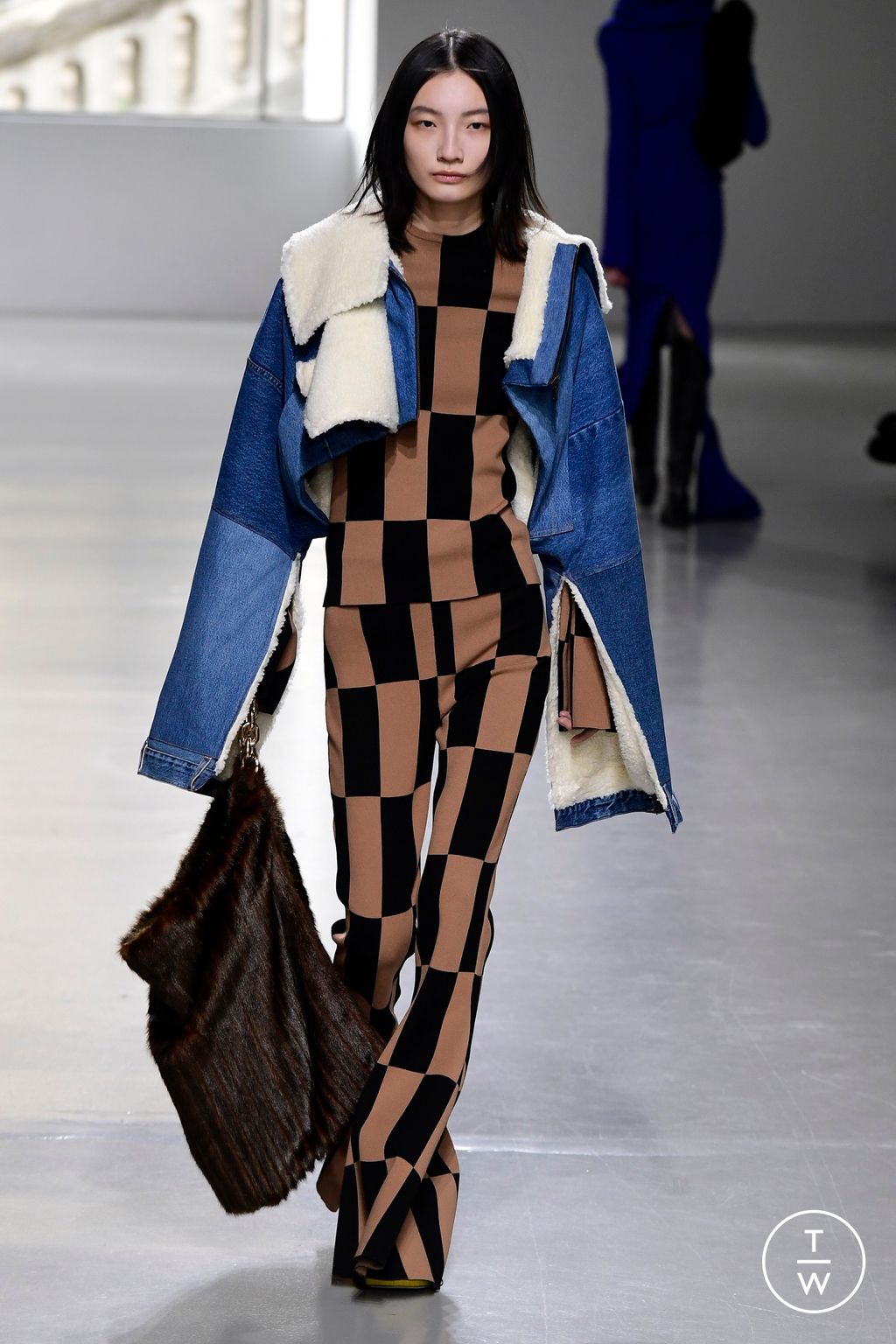 Fashion Week Paris Fall/Winter 2023 look 11 de la collection A.W.A.K.E MODE womenswear