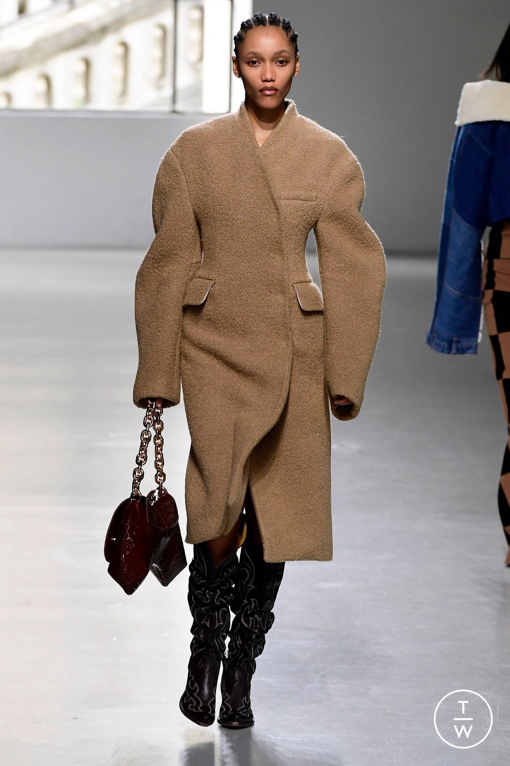 Fashion Week Paris Fall/Winter 2023 look 12 from the A.W.A.K.E MODE collection womenswear