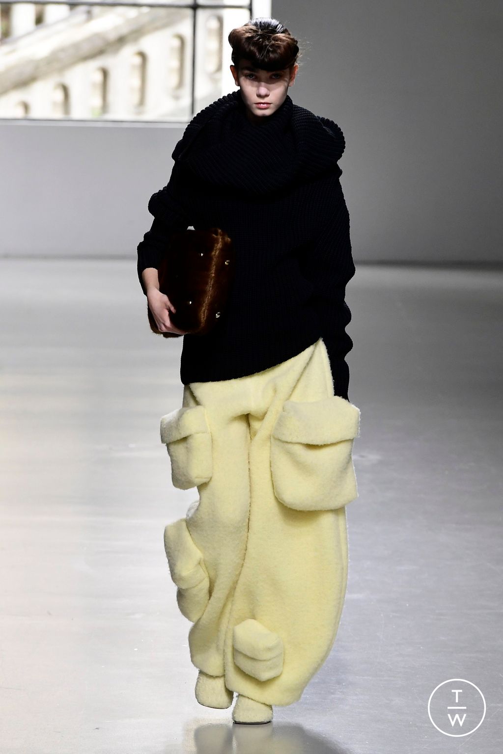 Fashion Week Paris Fall/Winter 2023 look 17 from the A.W.A.K.E MODE collection womenswear