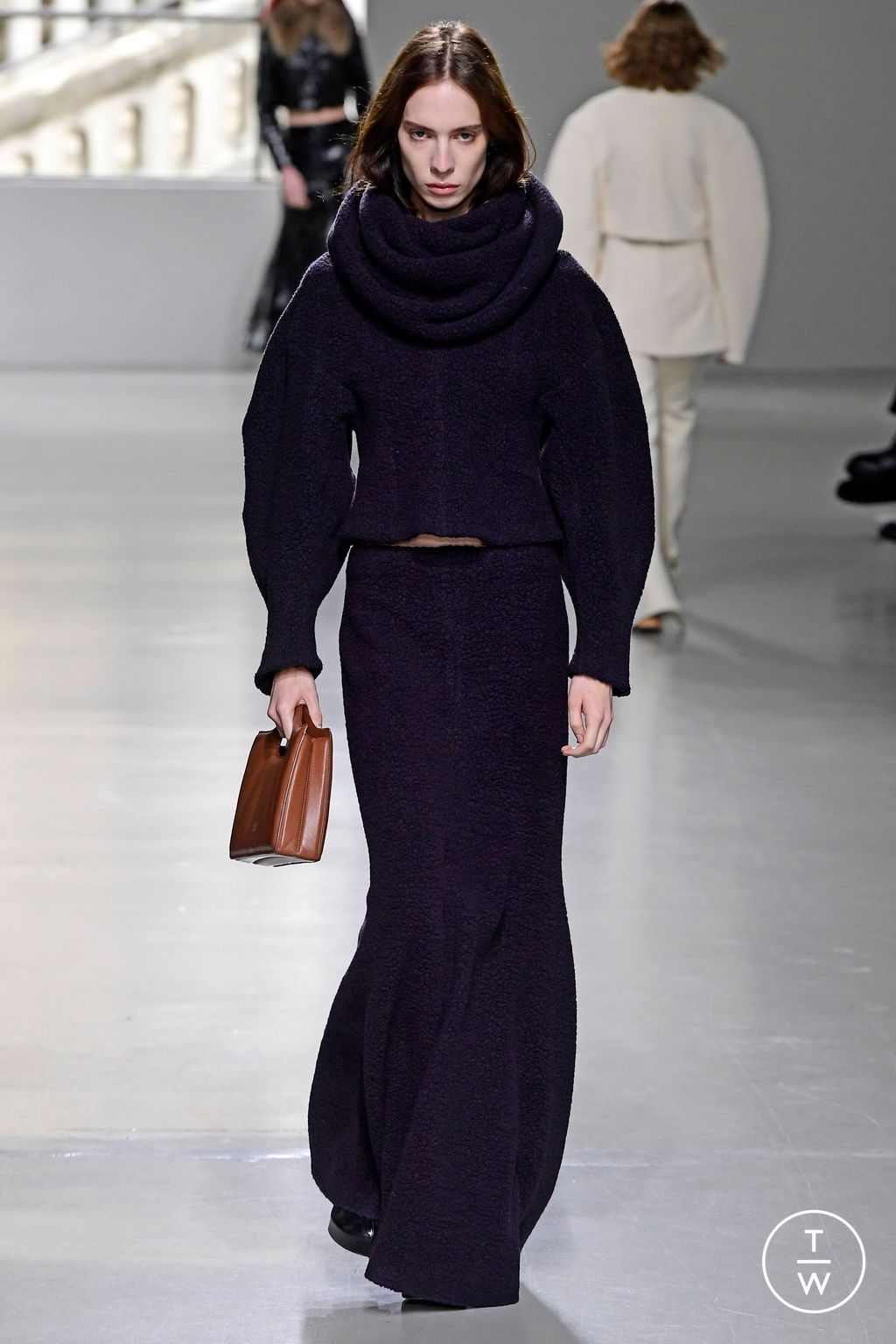 Fashion Week Paris Fall/Winter 2023 look 21 from the A.W.A.K.E MODE collection womenswear