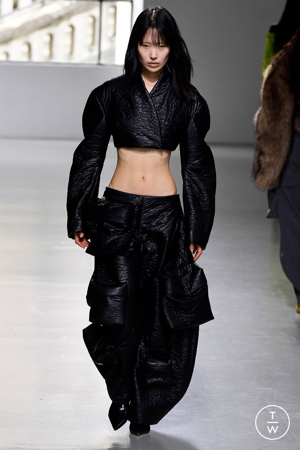 Fashion Week Paris Fall/Winter 2023 look 29 from the A.W.A.K.E MODE collection 女装