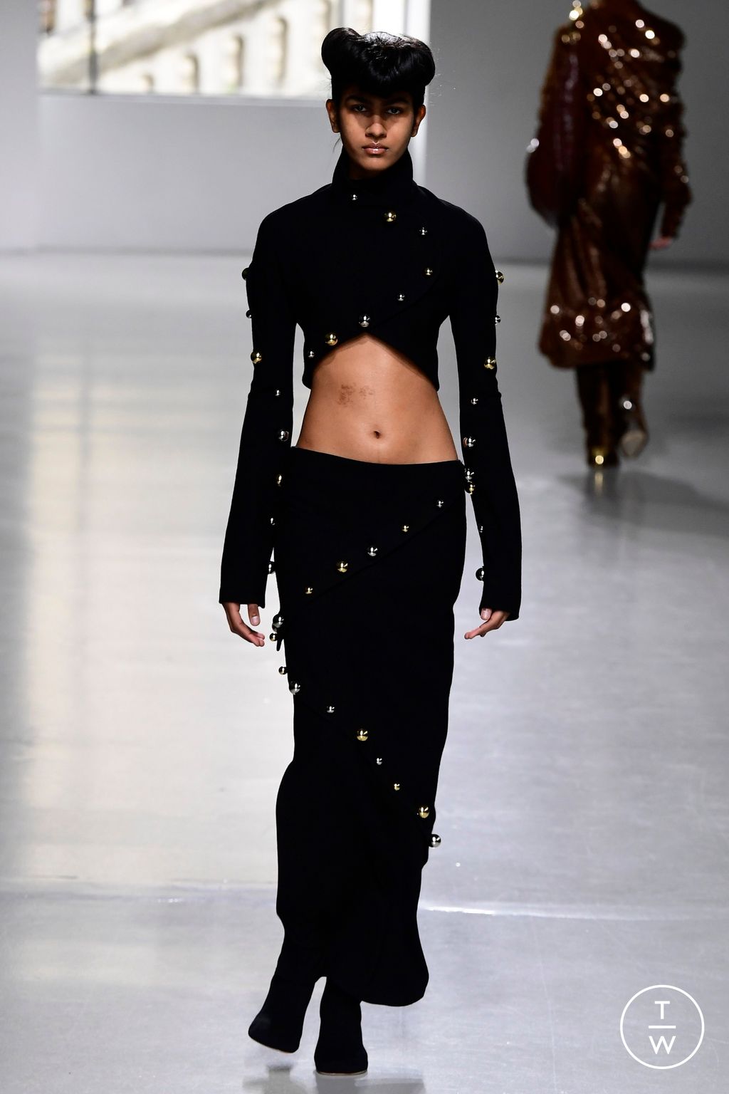 Fashion Week Paris Fall/Winter 2023 look 31 from the A.W.A.K.E MODE collection womenswear