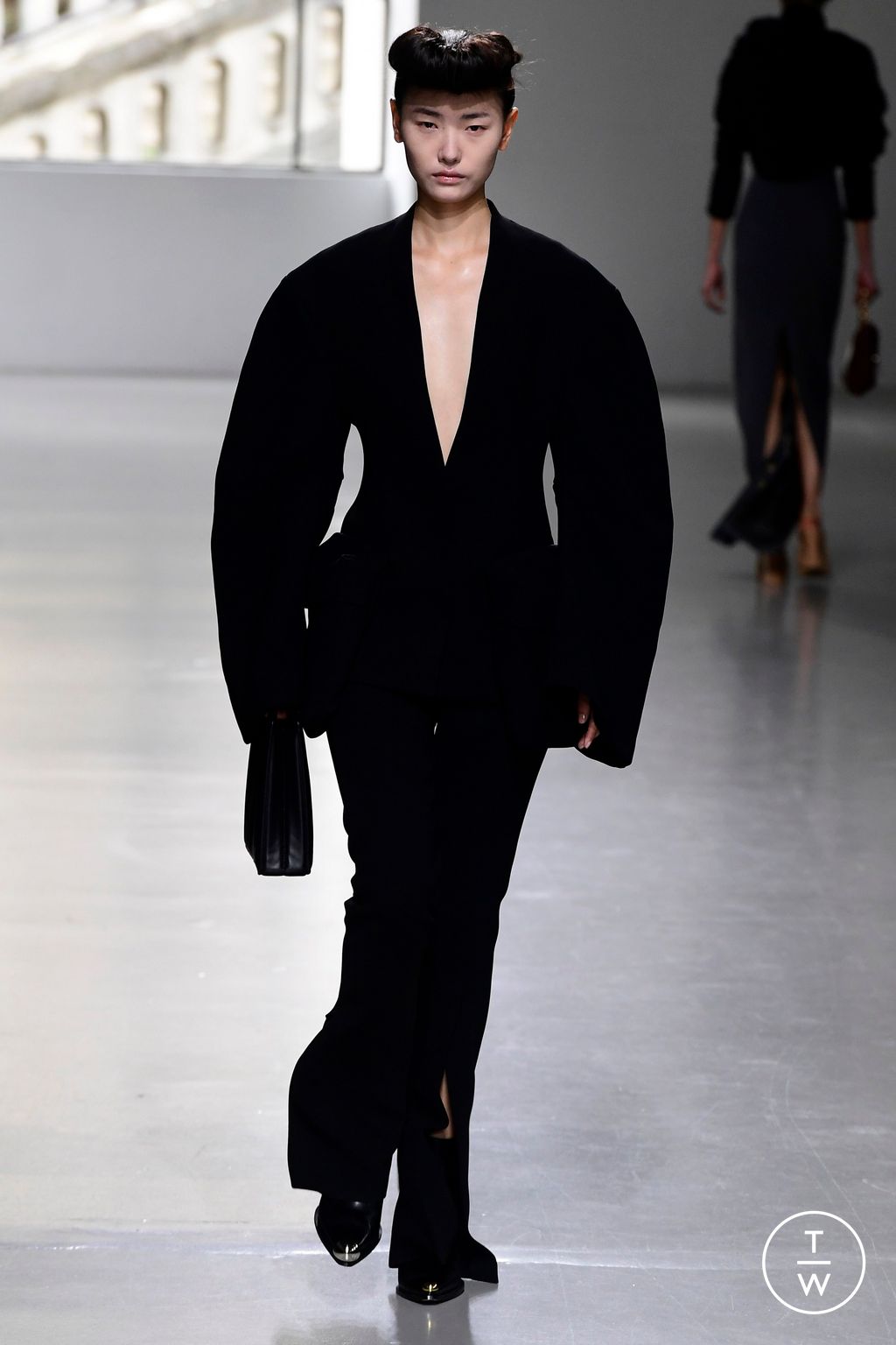 Fashion Week Paris Fall/Winter 2023 look 36 from the A.W.A.K.E MODE collection womenswear