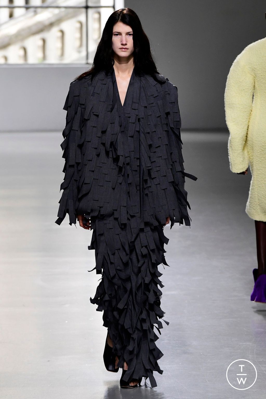 Fashion Week Paris Fall/Winter 2023 look 38 from the A.W.A.K.E MODE collection 女装