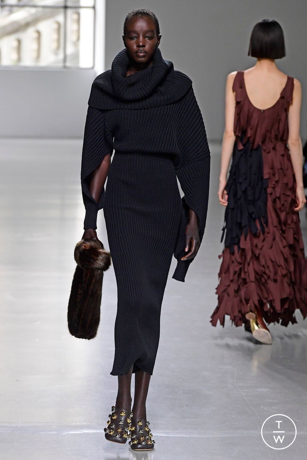 Fashion Week Paris Fall/Winter 2023 look 40 from the A.W.A.K.E MODE collection womenswear