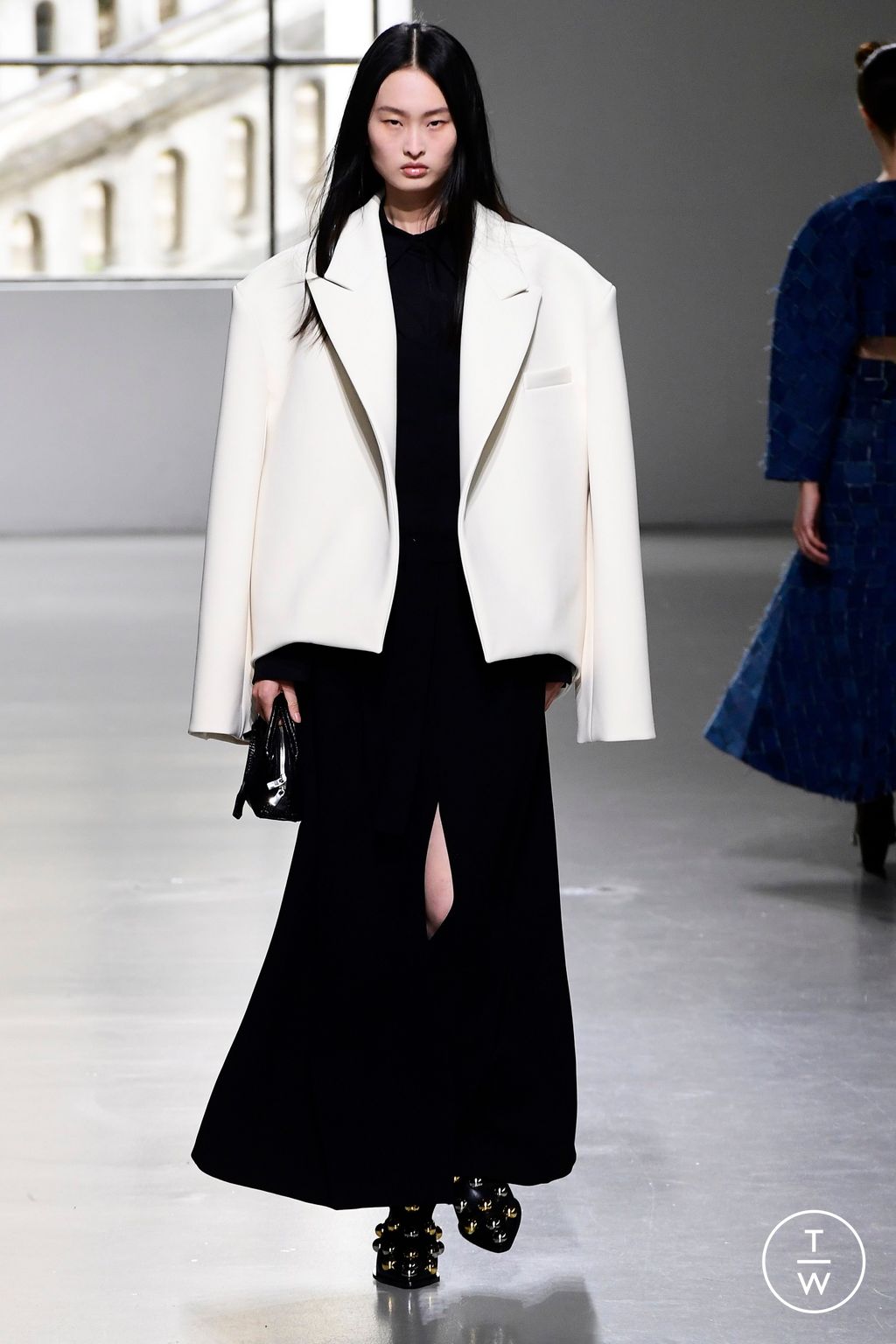 Fashion Week Paris Fall/Winter 2023 look 43 from the A.W.A.K.E MODE collection womenswear
