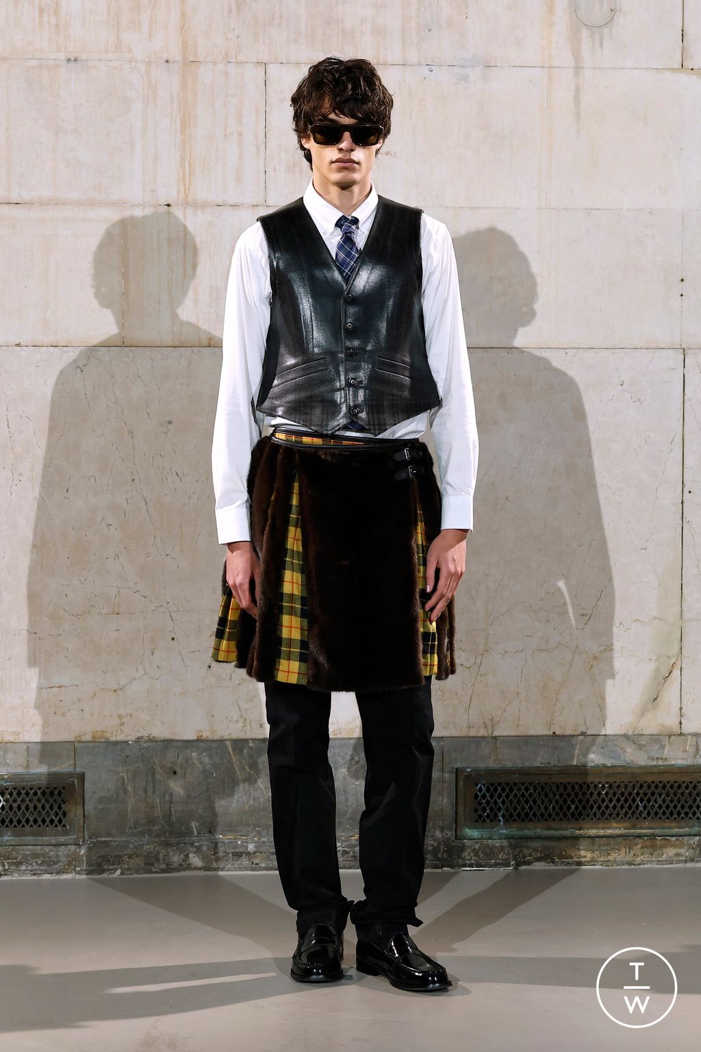 Fashion Week New York Fall/Winter 2026 look 21 from the AWGE collection 女装