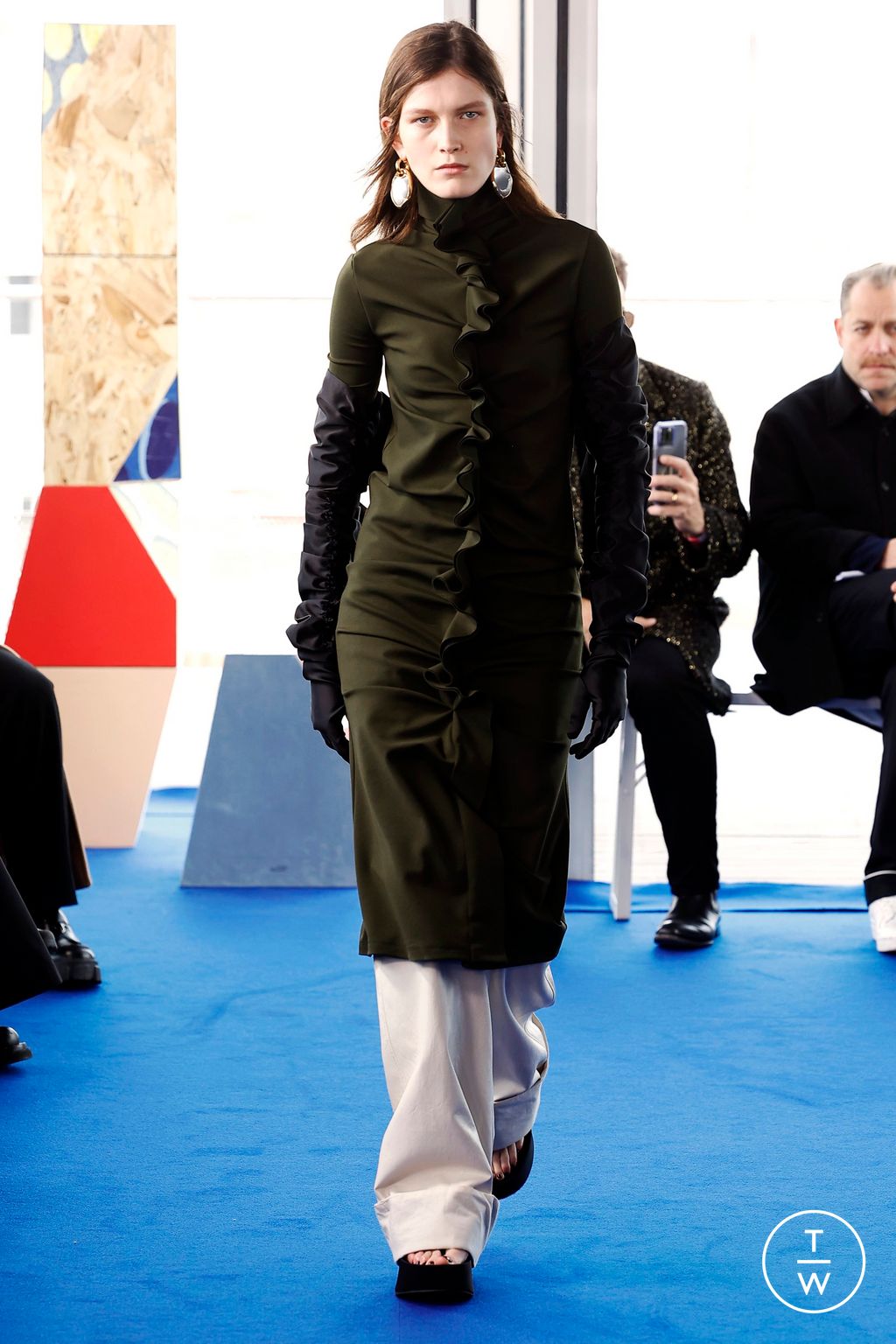 Fashion Week Paris Fall/Winter 2023 look 1 de la collection AZ Factory womenswear