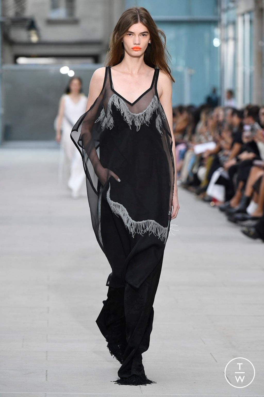 Fashion Week Paris Spring/Summer 2024 look 18 from the AZ Factory collection 女装