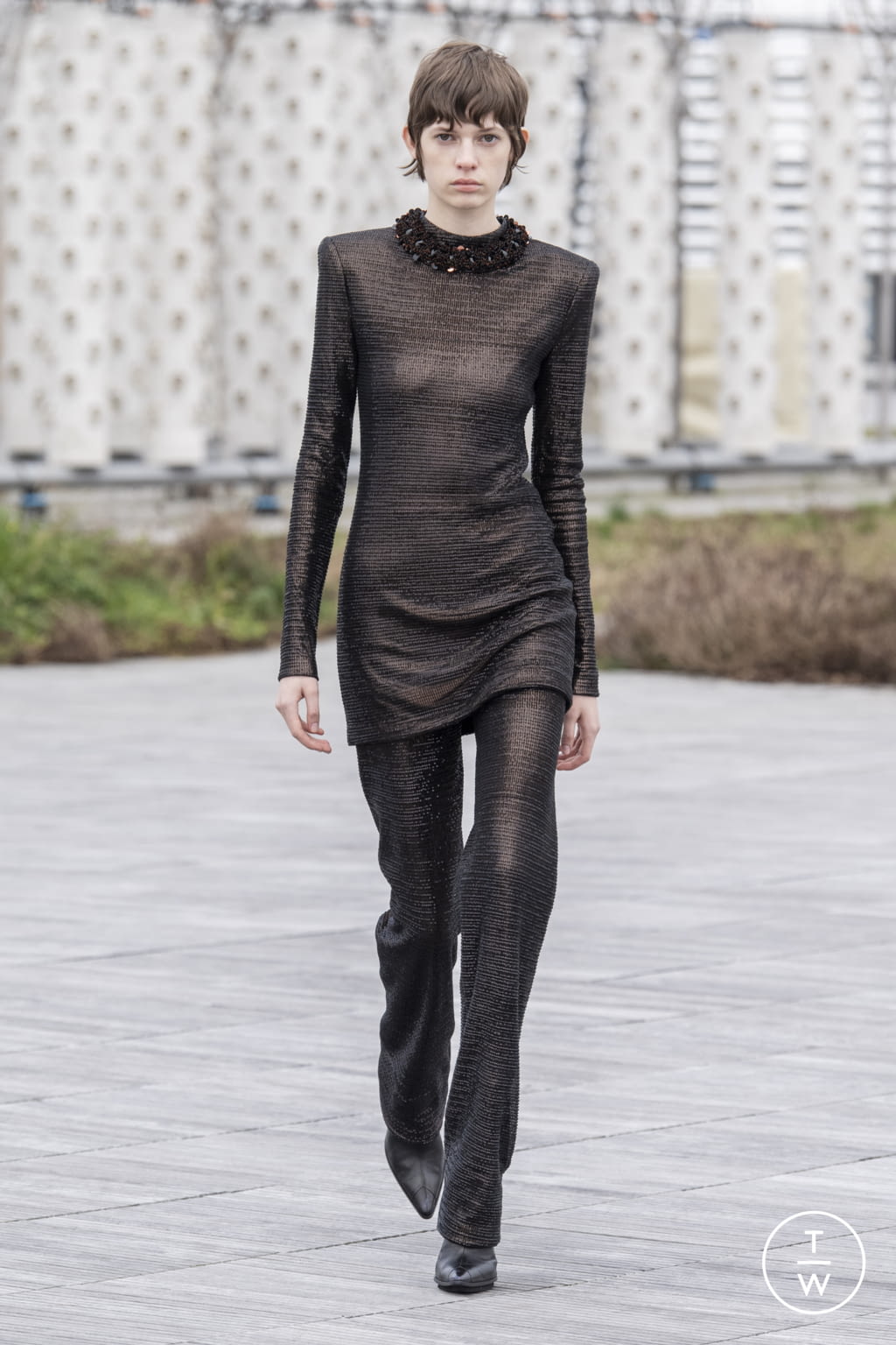Fashion Week Paris Spring/Summer 2022 look 4 from the Azzaro collection couture