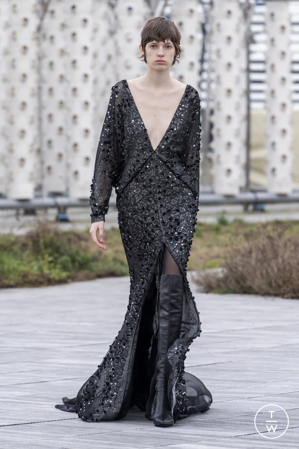 Fashion Week Paris Spring/Summer 2022 look 9 from the Azzaro collection couture