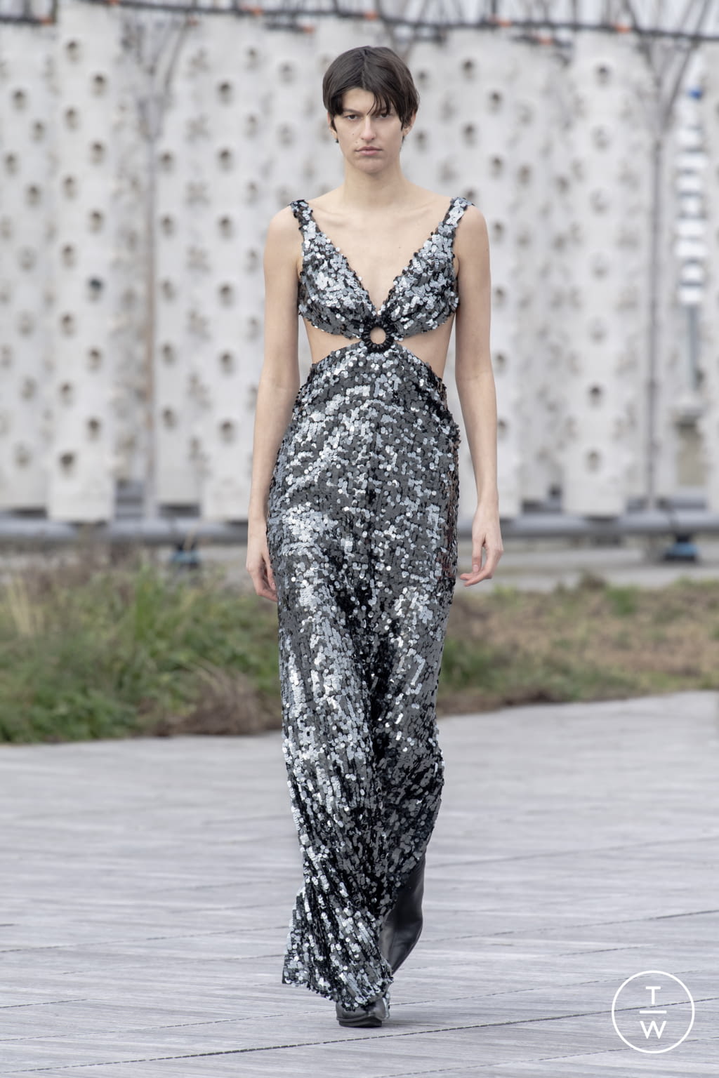 Fashion Week Paris Spring/Summer 2022 look 12 from the Azzaro collection couture