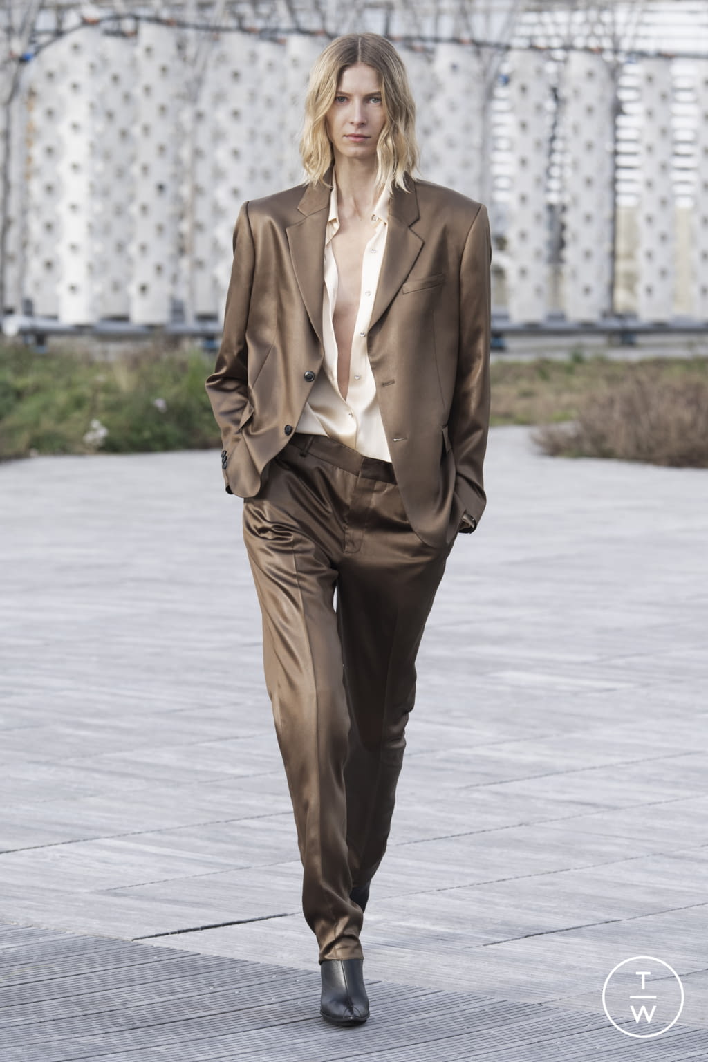 Fashion Week Paris Spring/Summer 2022 look 18 from the Azzaro collection 高级定制