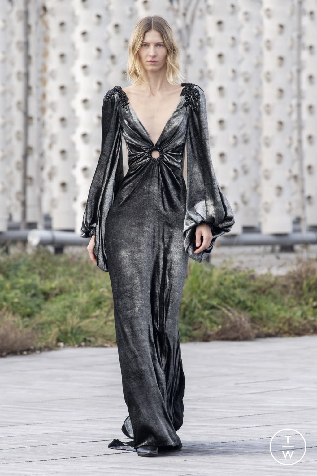 Fashion Week Paris Spring/Summer 2022 look 24 from the Azzaro collection 高级定制